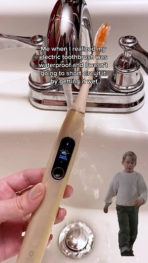 Brush without water worries 💧 The Oclean X Pro Digital is IPX7 waterproof, certified to be submerged in water for up to 30 minutes at a depth of 1 meter. Whether you're brushing away in the shower or at the sink, our electric toothbrush can tackle any aquatic adventure! #Oclean #electrictoothbrush #waterproof #IPX7 #sonictoothbrush