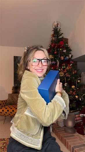 Korinna Howie on Instagram: "Ad 🎁The ESPA Winter gift sale is ON!! Plus if you use code KORINNA you’ll get another 10% off the discounted prices, plus a free mini Positivity Bath & Shower Gel! Perfect last chance presents🎁 @espaskincare do Christmas luxury gifting so beautifully - I’ve shown the Signature Blend Collection, the Hair Ritual and the Luminous Regenerating Collection which is around £100 off the value inside! Head to espaskincare.com for the complete gifting range, on sale, while s