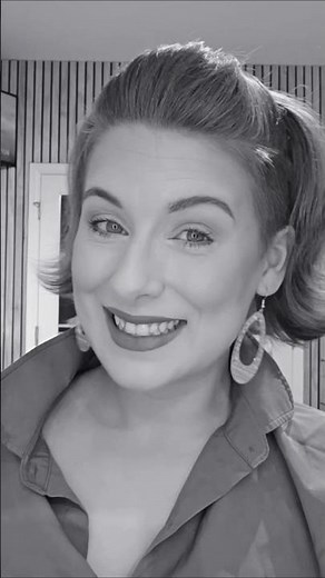 The Effortless Sassy Flip: Quick '60s Pin-Back Hairstyle for Beginners ✨