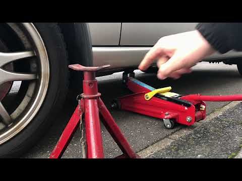 How to lift a car Volvo V70 with a car jack front version DIY