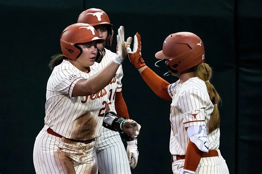Texas softball: Katie Stewart helps Longhorns stretch winning streak to 21 games