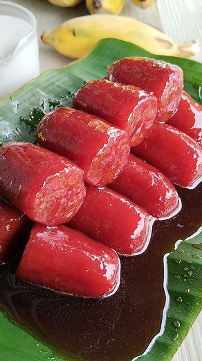 299K views · 4K reactions | ผึ้งเอาเคล็ดลับการทำกล้วยเชื่อมแดงให้เนื้อสีแดง เนื้อไม่แข็งเนื้อเหนียวนุ่มหนึบหนับ พร้อมน้ำกะทิ | ครัวผึ้งปรุง เดลิเวอรี่ | Facebook