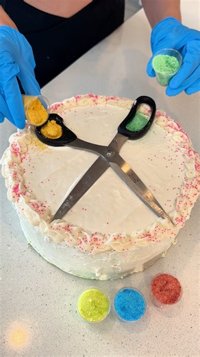 Scissors transform cake This original video was produced by Network media LLC Productions and Juliette Electrique | Creative Crafting