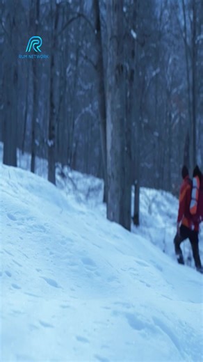 How to Survive the Freezing Cold in the Deep Snow of a Wild Forest – Shelter by a Huge Rock_R | Wild Survival