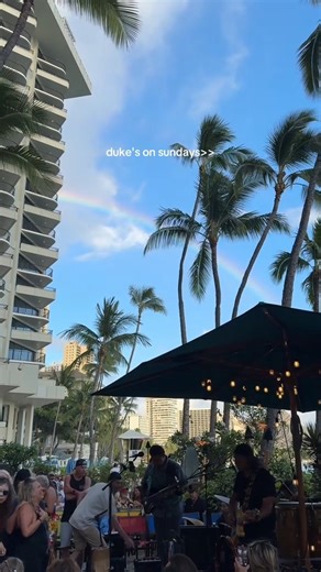 Nothing beats Sunday at Duke’s Waikiki. 🌺🎶 Kick back with live music from @henrykapono, enjoy fresh island eats, and take in those iconic views. Good food, great company, and unforgettable moments, only at Duke’s on Sunday. If you’ve joined us before, drop a shaka in the comments! 🤙 📸 @barrelofcarol | Duke's Waikiki