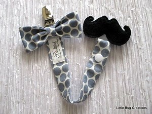 ¿Tienes bebés cerca y quieres hacer un detalle original y personalizado?¿Vas a ser mamá pronto y quieres coser algo para el futuro bebé? Pues no te lo pienses, haz un chupetero que ya verás que bien viene... Cuando has perdido tantos chupetes que ya has perdido la cuenta, valorarás lo importante que es usar un chupetero. Varias ideas para que cojáis nota! 																etsy.com											 ...