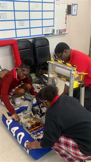 Future Innovators Start Right Here 🤖🚀 Quest for Success students stepped into the Robotics class and Advanced Manufacturing Lab at Booker T. Washington — and the room lit up with possibility. In just one visit, they coded robots, explored high-tech equipment, and saw how ideas turn into real-world creations. More than a tour, it was a moment of discovery — the kind that shifts mindsets and sparks new ambitions. When students connect learning to their future, the pathway gets clearer. And throu