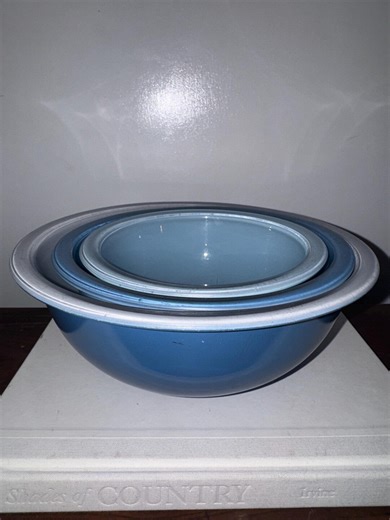 Vintage Pyrex Moody Blues Nesting Mixing Bowls – Set of 3 Clear Bottom Blue Glass - Etsy
