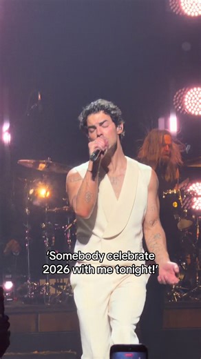 Joe Jonas Shines in Stunning White Suit at Concert