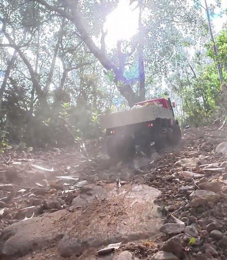 World’s biggest Rc Crawler 6x6 Unimog Truck #rc #crossrc #EMOXXL