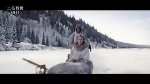 雪山崩塌，雪橇犬拉着主人躲进山洞，成功将雪崩甩在身后