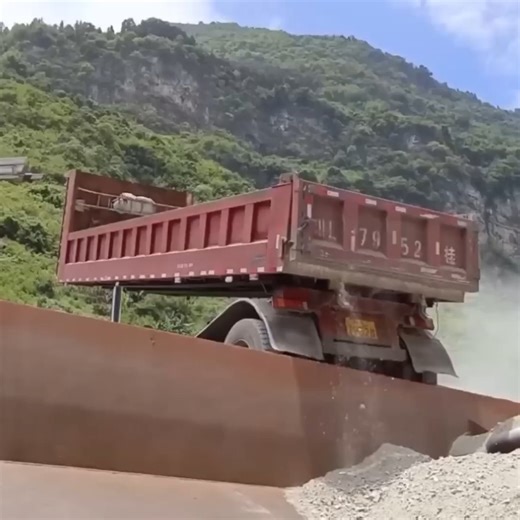359K views · 2K reactions | Loading 3400 tons of crushed stone, heavy trucks must operate at full capacity | James EUZI | Facebook