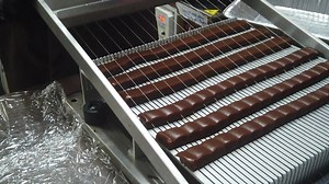 The owner of Miami’s Exquisito Chocolates is headed to New York City — and she’s bringing the truffles with her! In this episode of #NBCRebound, we follow along as she prepares to open a pop-up holiday shop and navigates supply challenges. 🍫❄️ http://4.nbcla.com/QkYM03e | NBC LA