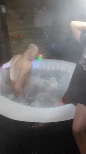 Pre Christmas Hot tub the other night lol!! Cold Vs Hot!! Rob Edwards | Bib Charles