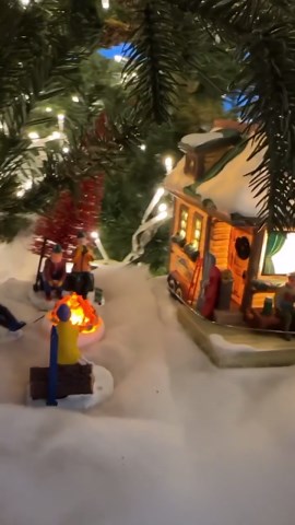 David Bromstad on Instagram: "Merry Christmas Eve from incredibly creative sisters home in Minnesota. Look at her creativity!!! She’s always been my biggest inspiration and u can clearly see why. Hello brilliance!!! Nothing is more delicious than a white Christmas and we were gifted a very snow filled, very very cold Christmas and I couldn’t be more thrilled!!! #christmas2022"