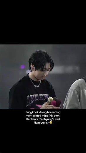 Jungkook ending ment with four mics — cute live moment