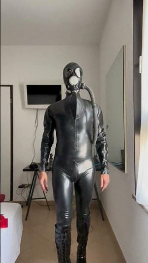 I'm enjoying the super gasmask #asmrsounds #latexasmr #gasmask #breathingexercises #latexfashion