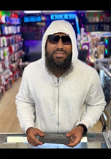 Customer travelled all the way from Birmingham 📍 Listen to his great experience at VVPhones He was really struggling with transferring his data to a new phone and went to a few shops before coming here - we were able to help him out and he enjoyed our service🧑🏽‍🔧 #coventry #phones #cov #coventryuniversity #fyp