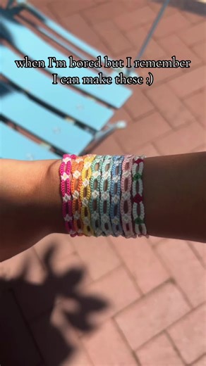 you know what time it is 🧵🧡🫧 #friendshipbracelets #friendshipbraceletideas #summercrafts #stringbracelets #braceletstacks #hobby