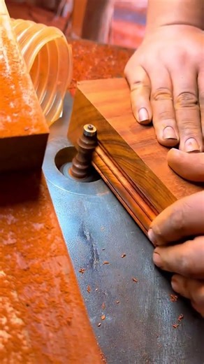 🪵 smooth edge rounding on solid wood with router bit #woodworking #woodtools #carpentry
