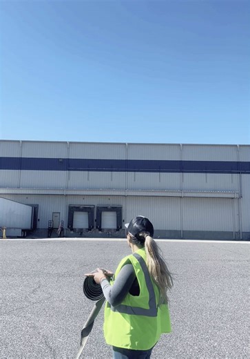 Practicing my strapping 🤩👍🏼🚛✔️ #flatbed#girltrucker #haulingdoubles #imjustagirl