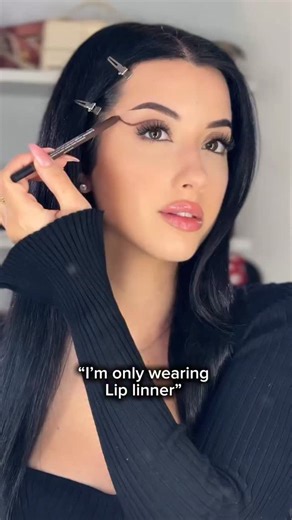 Julia Rodriguez on Instagram: "Lip linner @hudabeauty (rich Brown)🤎"