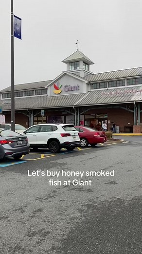 We love the inventory! Check out our store locator on our website to find it near you. #healthyrecipes #healthydinnerrecipe #weekdaydinner #weeknightdinner #lazycooking #onepandinner #salmonbowlrecipe #weightlossmeals #highproteinmeals #honeysmokedfish