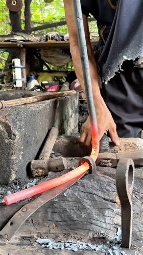 Amazing Technique of forming garden tools #metalworking