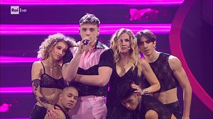 Lorella balla "LA notte vola" nel feat con Olly al Festival di Sanremo 2023 Lorella Cuccarini Festival di Sanremo Amici di Maria De Filippi #lorellacuccarini #sanremo2023 #olly #lanottevola | Lorella Cuccarini F-Page