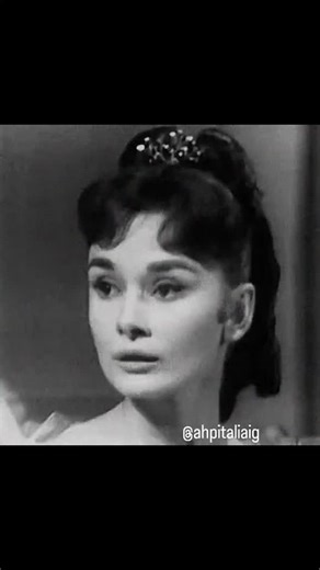 Audrey Hepburn Eternally (Brazilian Fan Page) 🇧🇷 on Instagram: "Audrey Hepburn em Mayerling, 1957. Audrey Hepburn in Mayerling, 1957. Repost @audreyhepburnitalia #audreyhepburn #classichollywood #humanitarian #fashionicon #oldhollywoodstars"