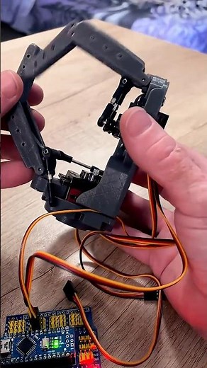Amazing hand (part 1 Robot arm gripper). Sg90 servos #robotics #3dprinting #arduinoproject
