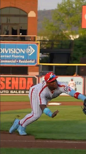 Aroon Escobar makes a nice diving catch!
