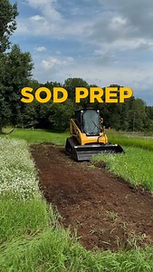 @jbsodandlandmanagement gave us his take on the Hydra Bucket. Thanks to @gmoutdoorservices and @thedumptrailerguyllc for the imagery as well as @lanoequipment for getting the first HB into JB’s hands. 🇺🇸 … #landscapersofinstagram #hardscapebrotherhood #hydrabucket #hardscape #skidsteerattachments #sod #sodding #lawn #lawninstallation | CMP Attachments