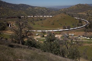 Going Round the Bend With the Tehachapi Loop