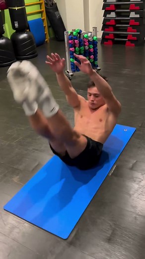 Stefano Belotti's routines to warm up abs before training 🏅