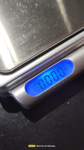 Ultimate table scale with 0.1 g precision.