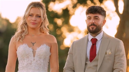 "On a un lien spécial" : Laury (Mariés au premier regard) retrouve Anthony pour signer les papiers de leur divorce - Télé 2 Semaines