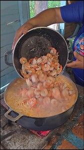 234K views · 33K reactions | Así se cocina espaguetis con camarones en el campo #cocinadecampo #lavidadelcampo #elreydelsalciao #rd #rd❤️ | Noe Salas | Facebook