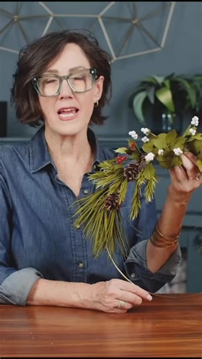 There’s something magical about crafting during winter, the cozy atmosphere, the creative flow, the joy of making something beautiful with your own hands. Our new Crepe Paper Winter Wreath Video Workshop Series captures all of that and more. This isn’t just another craft tutorial. It’s a thoughtful, skill-building journey through our Craft Academy that guides you step-by-step to create a stunning handmade wreath you’ll display with pride for years to come. Perfect for expanding your crepe paper 