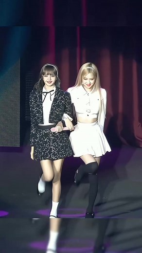 Lisa and Rose Love Cover | Blackpink Singing Duet