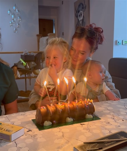 Red Shepherdess on Reels