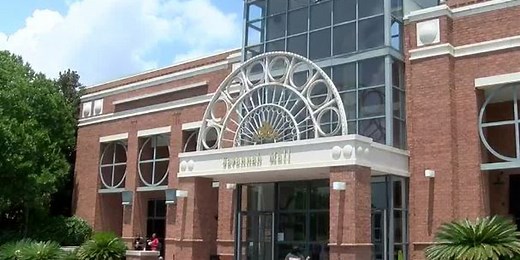 Real estate website lists Savannah Mall up for auction