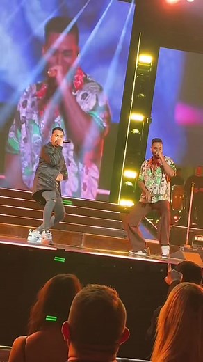Sali con tu mujer 😂 @romeosantos ##romeosantos #yomellamo #bachata #music #movistararena #formulavol3 #ellayyo