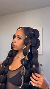 18K views · 198 reactions | Yes girl!  @kealohilxni i can do all thingsss ‍↕️✨ Still not over these bubble braids!!! Inspired by @destineeshair_ ,thank you for the tutorial #protectivestyles  | Protectivestyles | Facebook