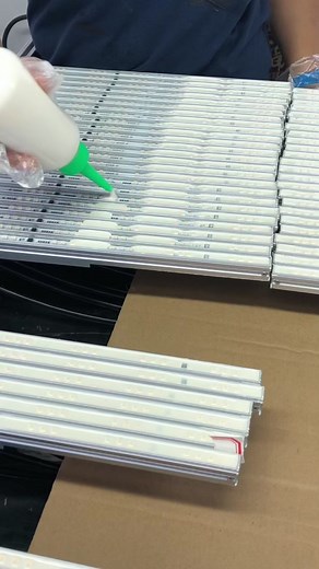 #mediafacade #lightingdesign #ledscreen #easyinstallation #outdoorlighting #linearlight #pixellight