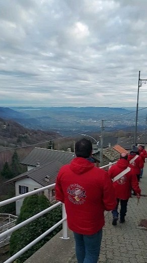 In Canavese si dice; Pasqua, Natale e il " santissimo carnevale "...e allora carnevale sia anche ad Andrate. Grazie ai Pifferi e Tamburi di Andrate per il bellissimo pomeriggio! | Big Bench Andrate