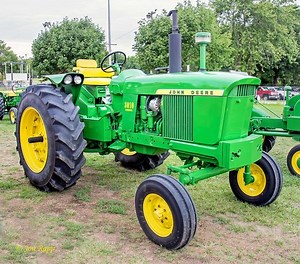 John Deere 3010