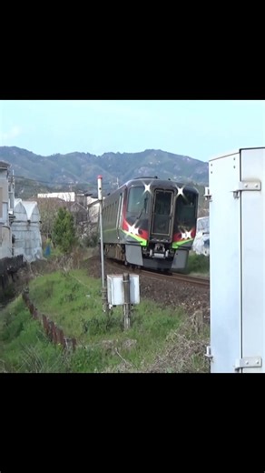 カーブを曲がる2700系特急あしずり!! #鉄道 #2700系 #jr四国 #土讃線 #特急 #高知