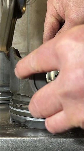 Vorbereitung zur Lkw-Motorüberholung