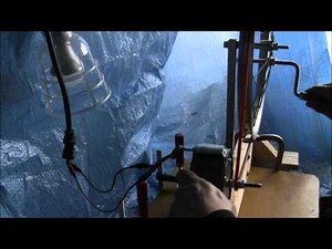 手作り発電機 手回しでLED電球を点ける